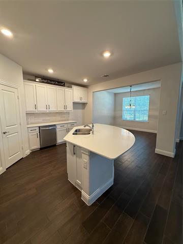 Building Photo - 6033 Dandelion Dr