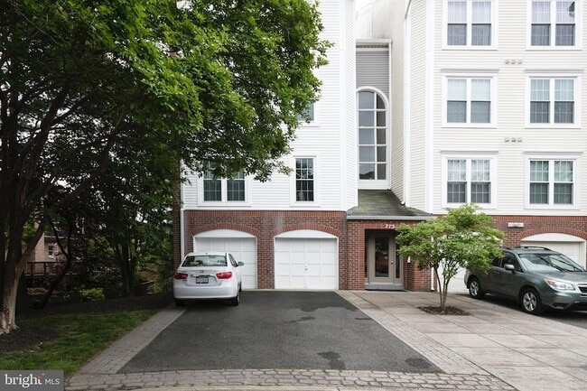 Building Photo - 273 S Pickett St