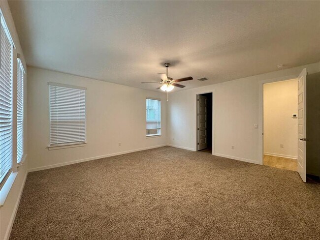 Building Photo - 2320 Magnolia Hl Dr