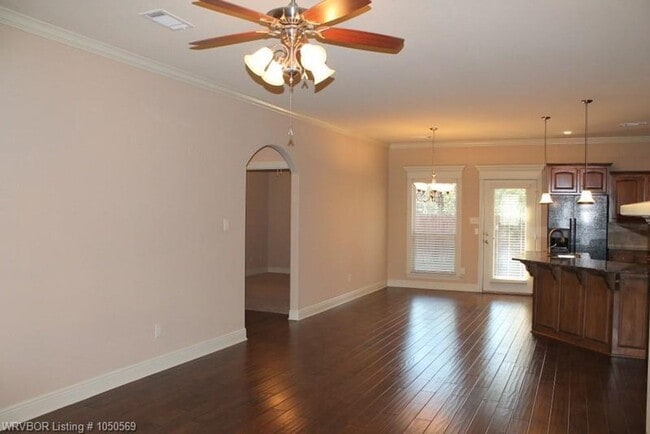 Building Photo - Spacious 3 bedroom 2 bath duplex