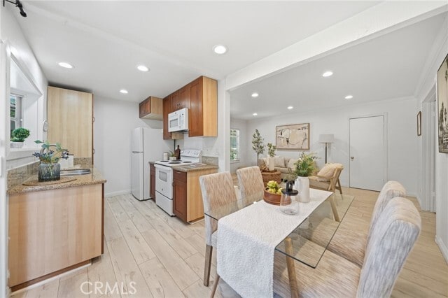 Building Photo - 185 Streamwood