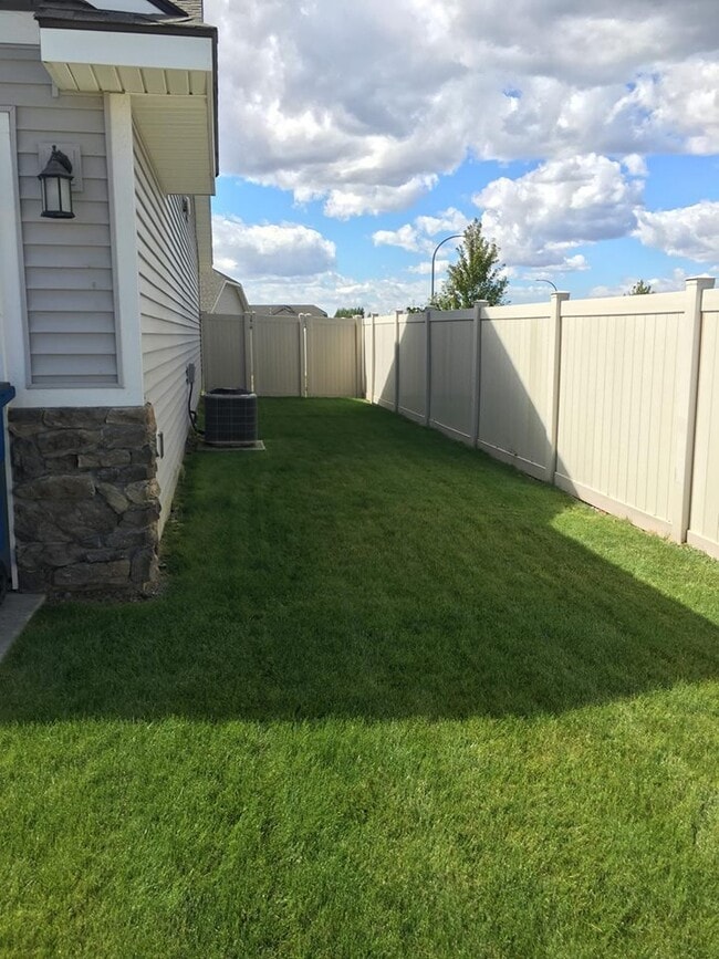 Building Photo - RANCH STYLE DUPLEX (P#107)