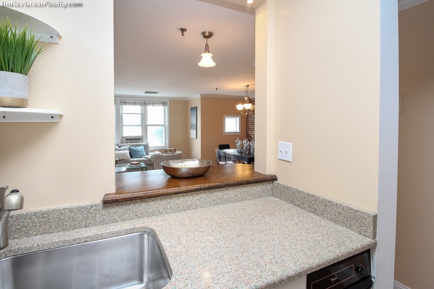 Building Photo - 161 West 6th St. Unit C