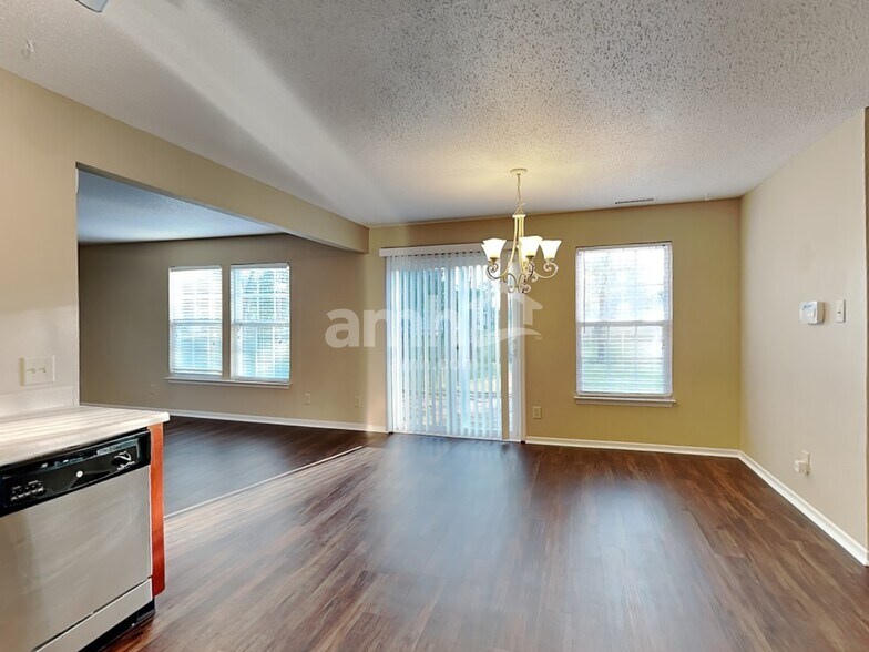 Building Photo - 10621 Inspiration Dr