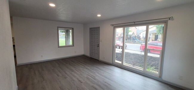 Building Photo - 4810 Mascot Ave