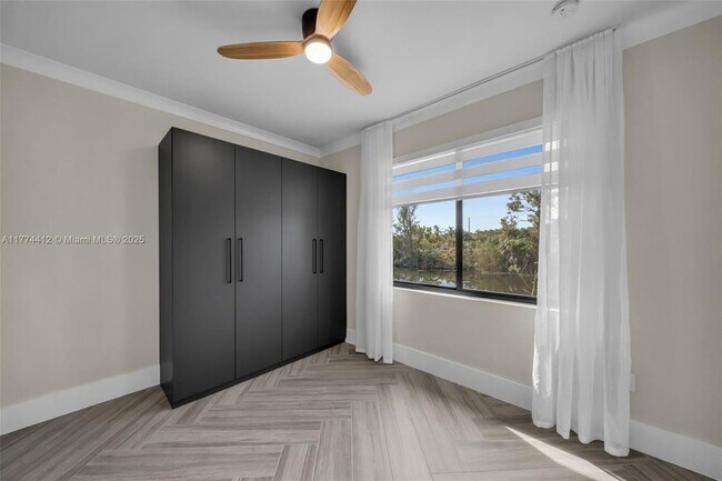 Building Photo - 3600 NE 9th Pl
