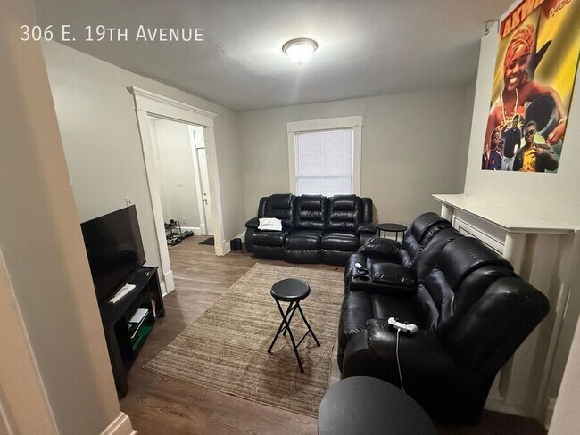 Building Photo - 306 E 19th Ave