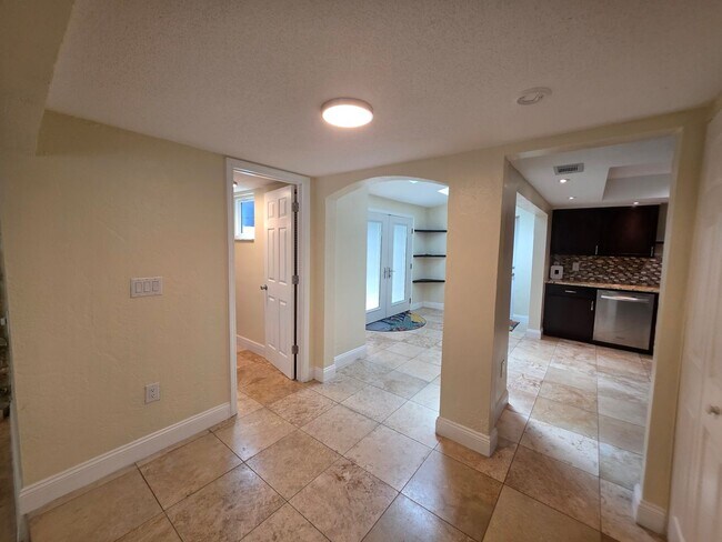 Building Photo - 208 Pine Cone Trail