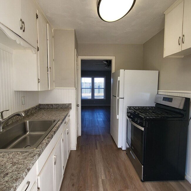 Building Photo - 1909 Pecos St