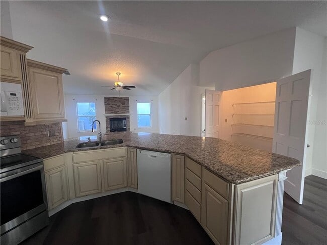 Building Photo - 9224 Sunflower Dr