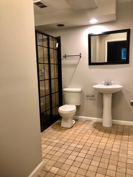 Building Photo - 866 Moreland Ave SE