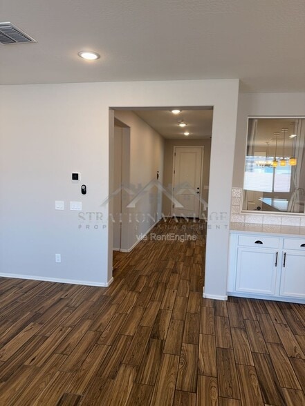 Building Photo - 7039 N 84th Ave
