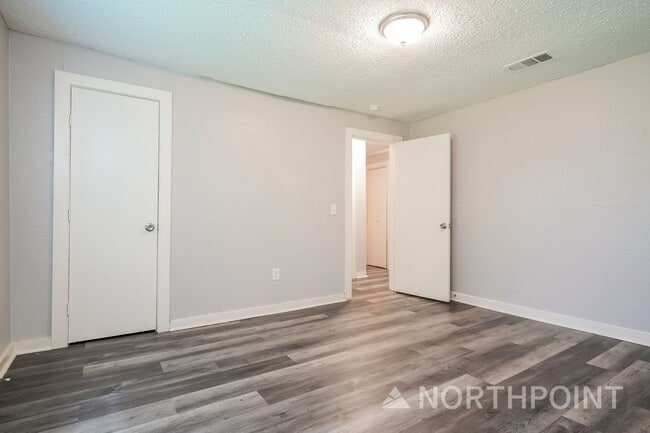 Building Photo - 2 BR/1BA | Newly Renovated Single Family Home |  Gated backyard