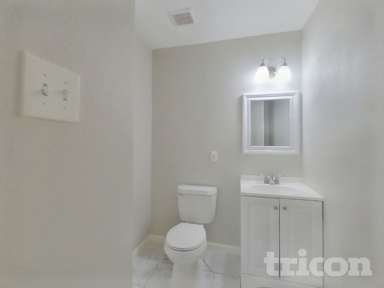 Building Photo - 1928 Canterbury St