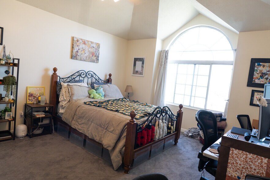 Building Photo - 562 Pheasant Way