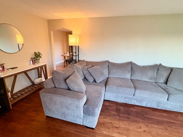 Building Photo - 2225 Willona Dr