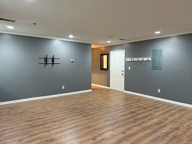Building Photo - 127 Judd Square