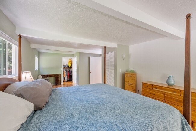 Building Photo - Rare Home on Creek Front Property!