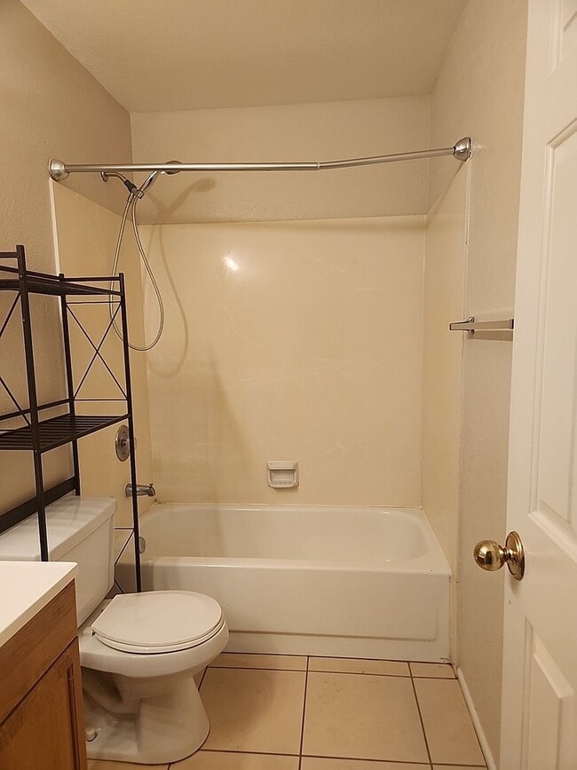 Building Photo - ?4 Bed / 2 Bath Single Level Gilbert Home with vaulted Ceilings *New Paint*?