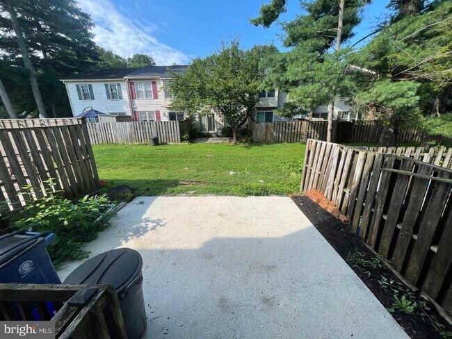 Building Photo - 10075 Maple Leaf Dr