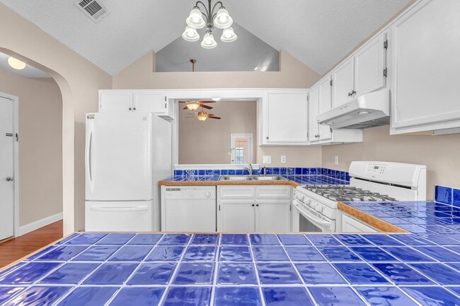 Building Photo - Updated Home in Convenient Location