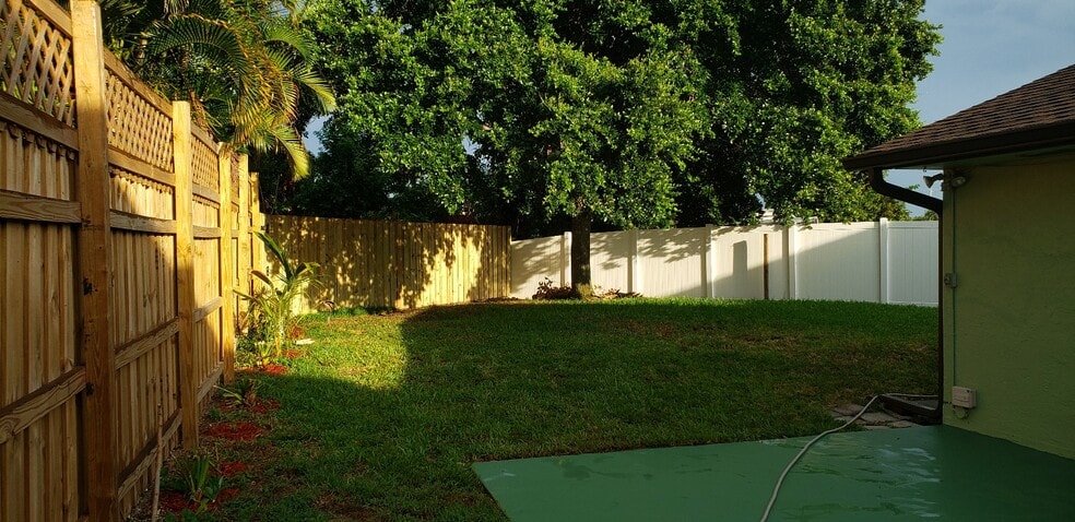 backyard - 2394 Zeder Ave