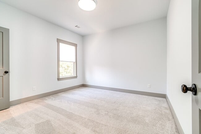 Building Photo - 1603 Porter Ave