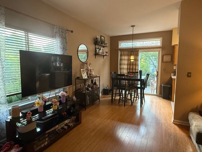 Building Photo - 2717 Glenwood Ct