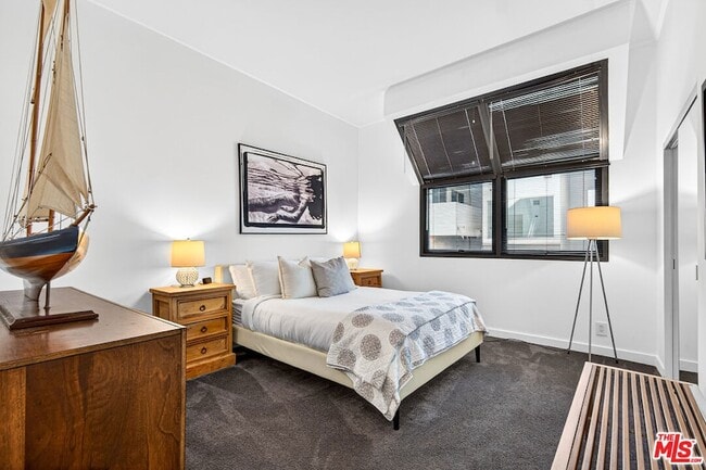 Building Photo - 11 Voyage St