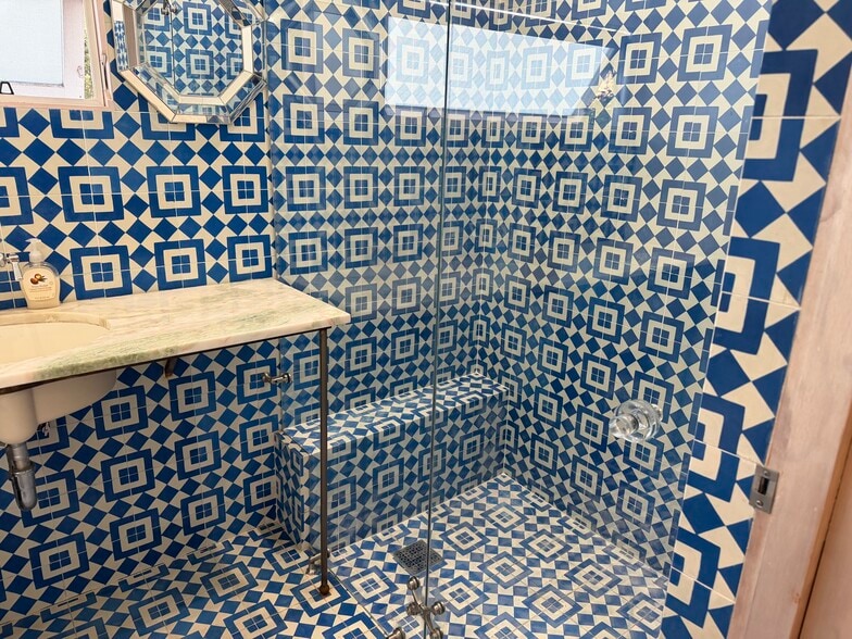 Building Photo - 744 Navy St