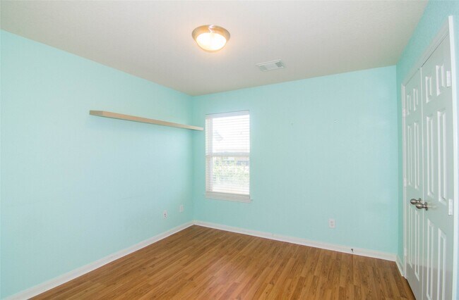 Building Photo - 3939 Calgary Cir