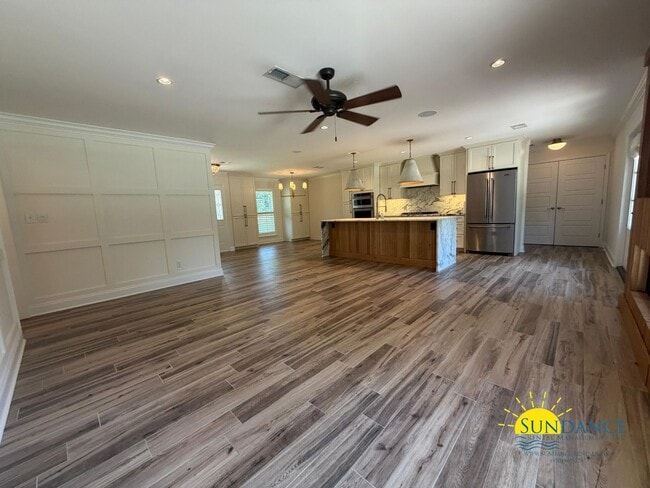 Building Photo - Exquisite Designer Home in Central Fort Walton Beach