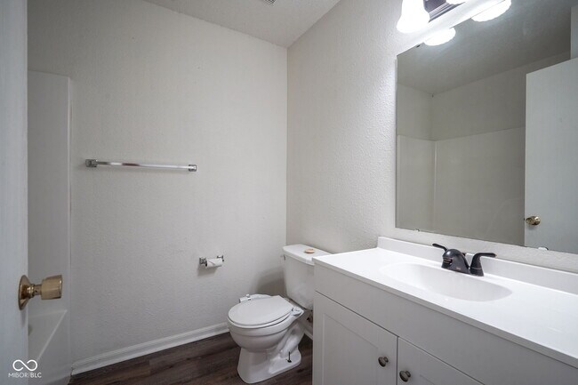 Building Photo - 1723 Farm Meadow Dr