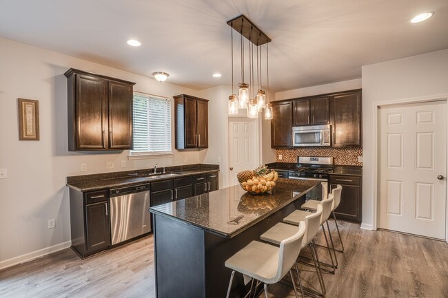 Building Photo - 53283 Jaclyn Dr