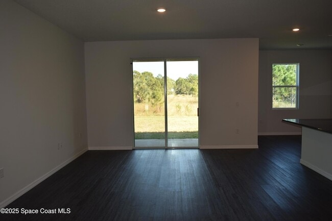 Building Photo - 3143 Fullerton Ave