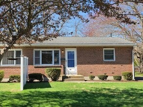 Building Photo - 196 Manzella Ct