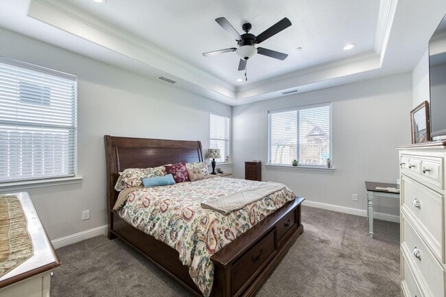 Building Photo - Gorgeous 4/2 Crown Home In Riverstone Community