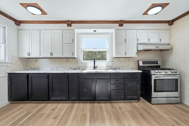 Building Photo - NEW 4-Bed Home with Modern Updates & Extra...