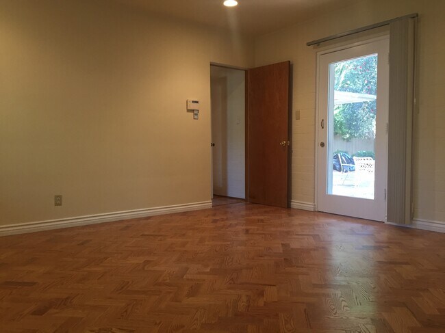 Master opens to patio - 4401 Radford Ave