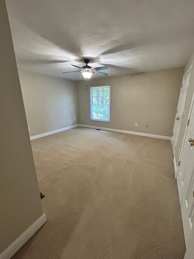 Building Photo - Like New Townhome in Old SW! Close to Cari...