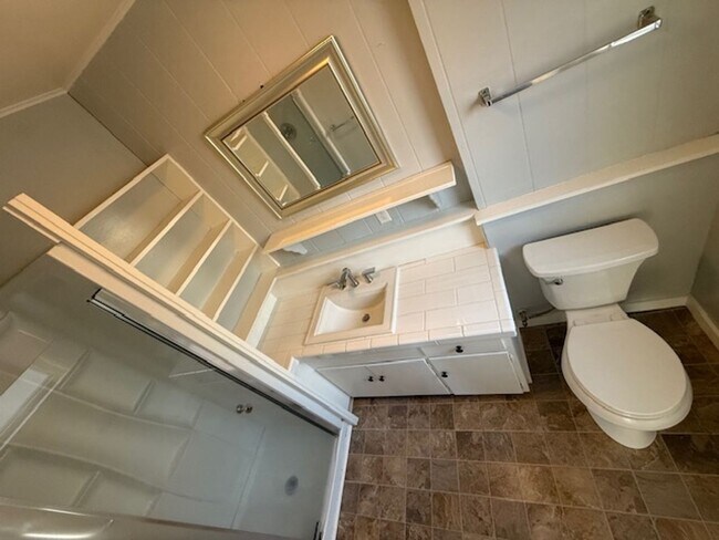 Building Photo - Updated ground floor unit in vintage duple...