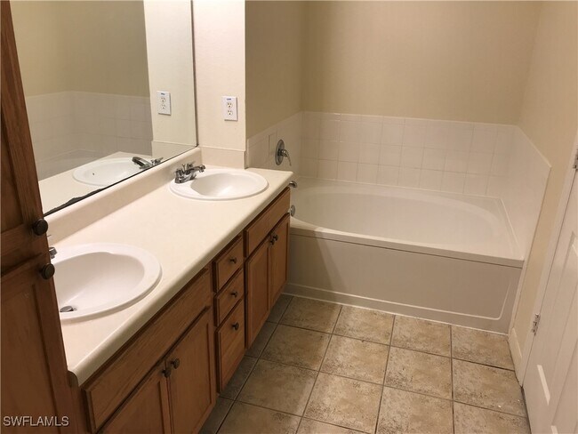 Building Photo - 7985 Preserve Cir