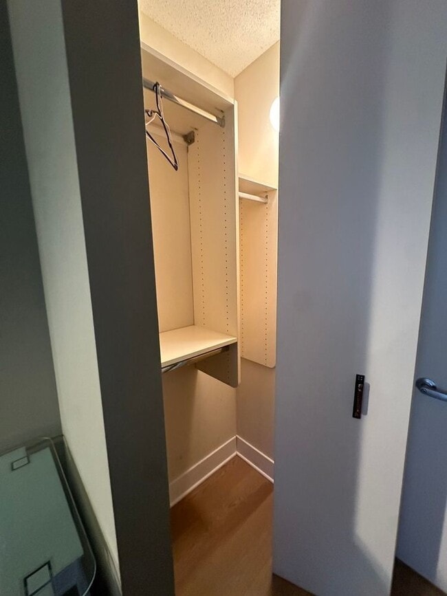 Building Photo - 222 N Columbus Dr