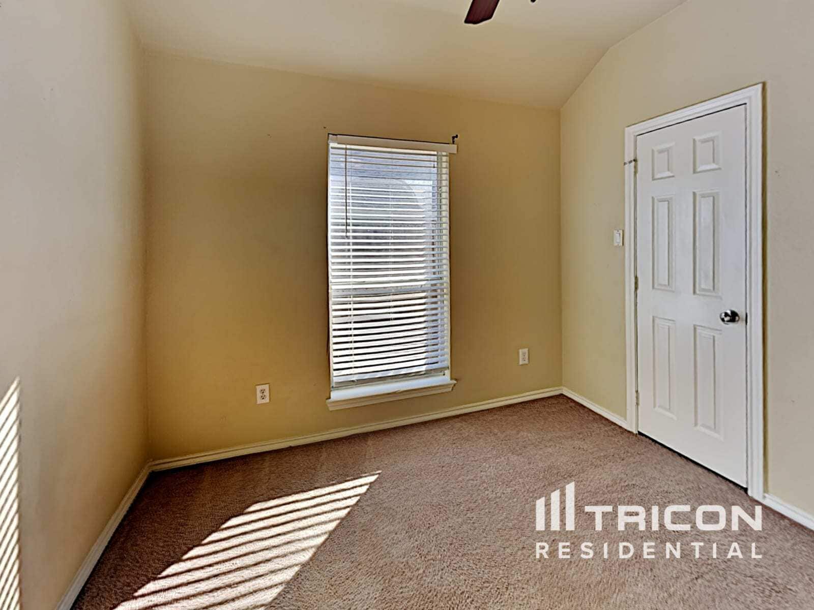 Building Photo - 916 Kory Dr