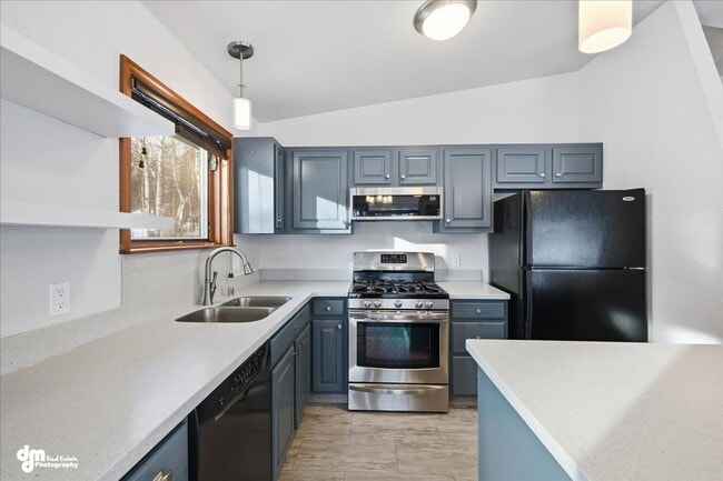 Building Photo - Recently Updated 2BR + Office / 1BA Home Near Seldon Road