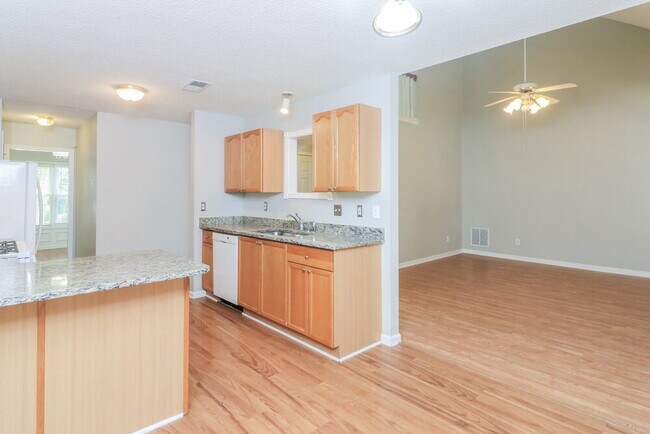 Building Photo - 1005 Crooked Creek Ct SE