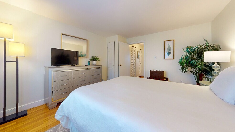 Building Photo - 95 Chestnut St