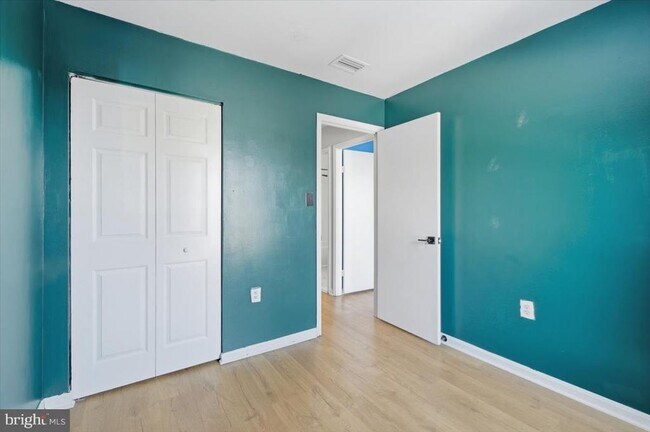 Building Photo - 14187 Royal Oak Ln