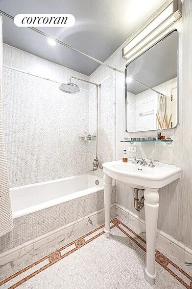 Building Photo - 1 Central Park S