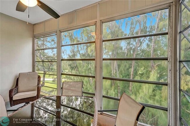Building Photo - 3051 S Palm Aire Dr